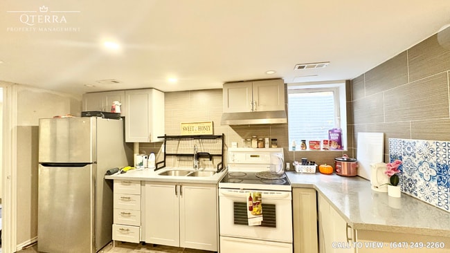 600 Bradley Dr in Whitby, ON - Building Photo - Building Photo