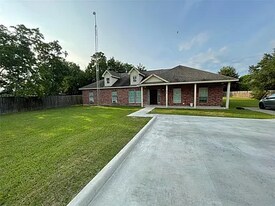1944 Hillcroft in Prairie View, TX - Building Photo