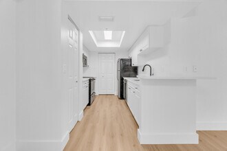 400 Crestwood Ct N in Royal Palm Beach, FL - Building Photo - Building Photo