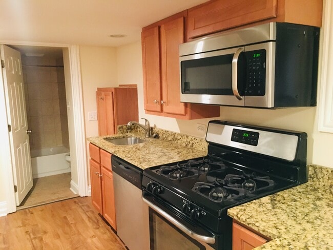 1921 N Francisco Ave, Unit G in Chicago, IL - Foto de edificio - Building Photo