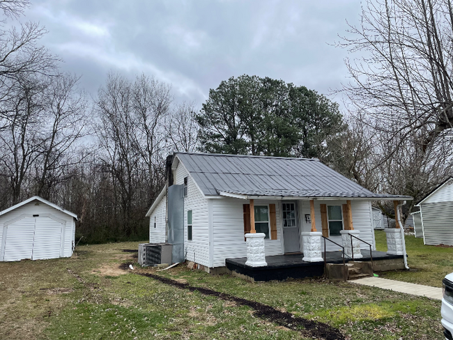 219 Cedar St in Hohenwald, TN - Building Photo - Building Photo