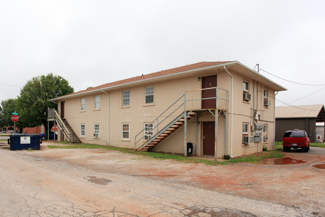 223 N Main in Blanchard, OK - Foto de edificio