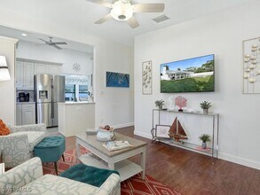 784 11th St N in Naples, FL - Building Photo - Building Photo