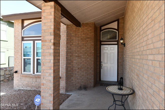 5060 Silver Sands Ave in El Paso, TX - Building Photo - Building Photo