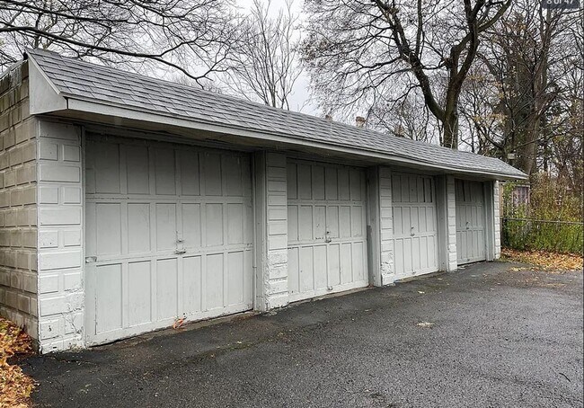 420 Douglas St-Unit -420  Lower in Syracuse, NY - Building Photo - Building Photo