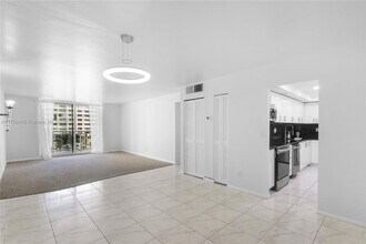 1849 S Ocean Dr in Hallandale Beach, FL - Building Photo - Building Photo
