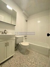 525 W 49th St-Unit -3D in New York, NY - Building Photo - Building Photo