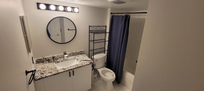 1590 S 42ND Cir, Unit 101 in Vero Beach, FL - Foto de edificio - Building Photo