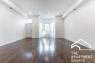 2112 N Campbell Ave, Unit 1 in Chicago, IL - Building Photo