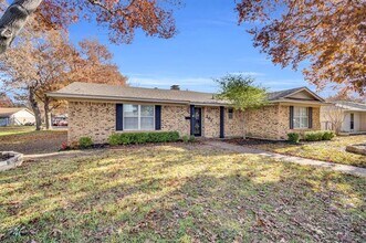 202 Vanderbilt Ln in Waxahachie, TX - Building Photo - Building Photo