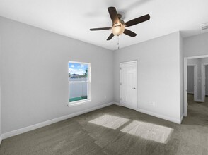 1045 James Dr in Poinciana, FL - Building Photo - Building Photo