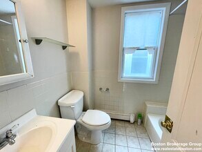 276 E Cottage St, Unit #3 in Boston, MA - Building Photo - Building Photo