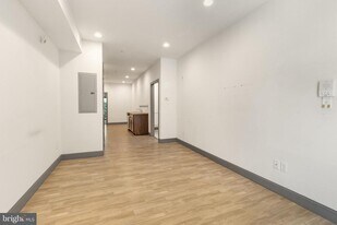 812 N 15th St in Philadelphia, PA - Building Photo