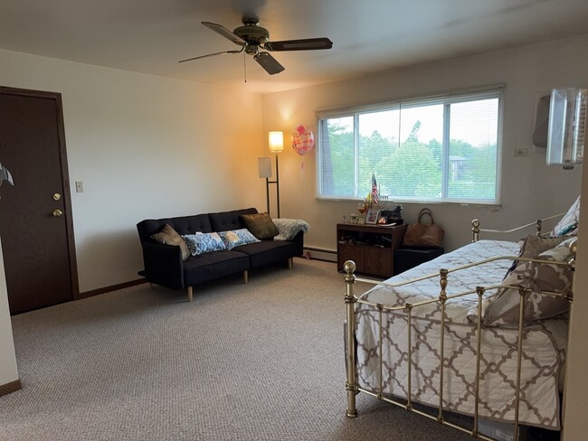 1253 Getzelman Dr in Elgin, IL - Building Photo - Building Photo