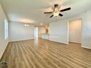 11151 Hollinger Cir in Converse, TX - Building Photo - Building Photo