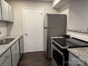 5012 Sardis Rd in Charlotte, NC - Building Photo - Building Photo