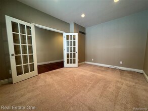 1030 Oakwood Dr in Bloomfield Township, MI - Building Photo - Building Photo