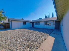 546-550 E Polk St in Coalinga, CA - Building Photo