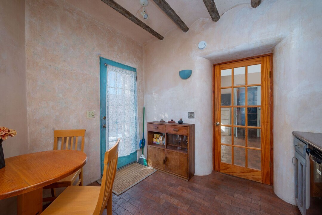 217 W Houghton St in Santa Fe, NM - Building Photo