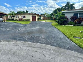 1780 NW 39th Pl in Oakland Park, FL - Building Photo - Building Photo