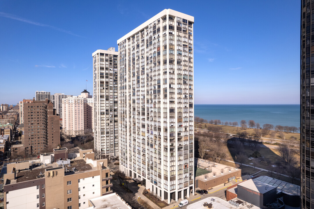 Edgewater Plaza Condominiums in Chicago, IL - Building Photo