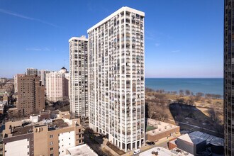 Edgewater Plaza Condominiums in Chicago, IL - Building Photo - Building Photo
