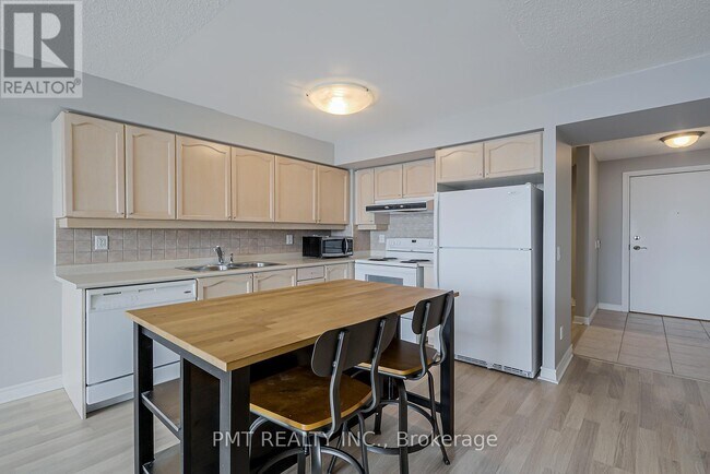 710 Humberwood Blvd in Toronto, ON - Building Photo - Building Photo