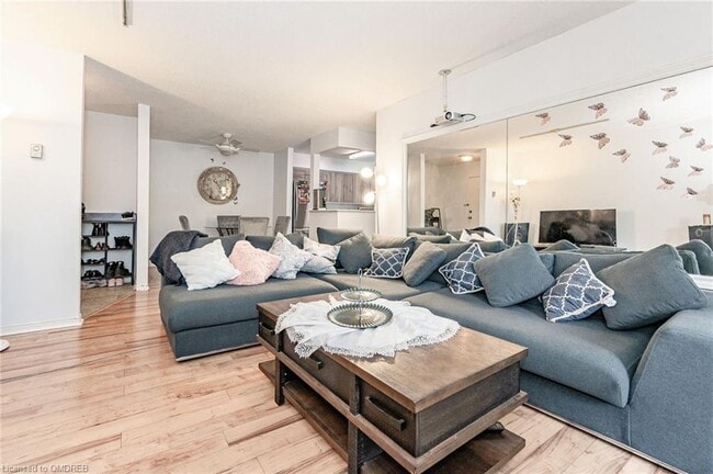 1512 Pilgrims Way in Oakville, ON - Building Photo - Building Photo