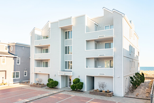 1703 Beach Ter in Longport, NJ - Foto de edificio - Building Photo