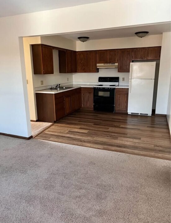 675 Laura St in Prescott, WI - Building Photo