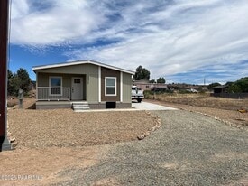25317 N Lakeside Dr in Paulden, AZ - Building Photo