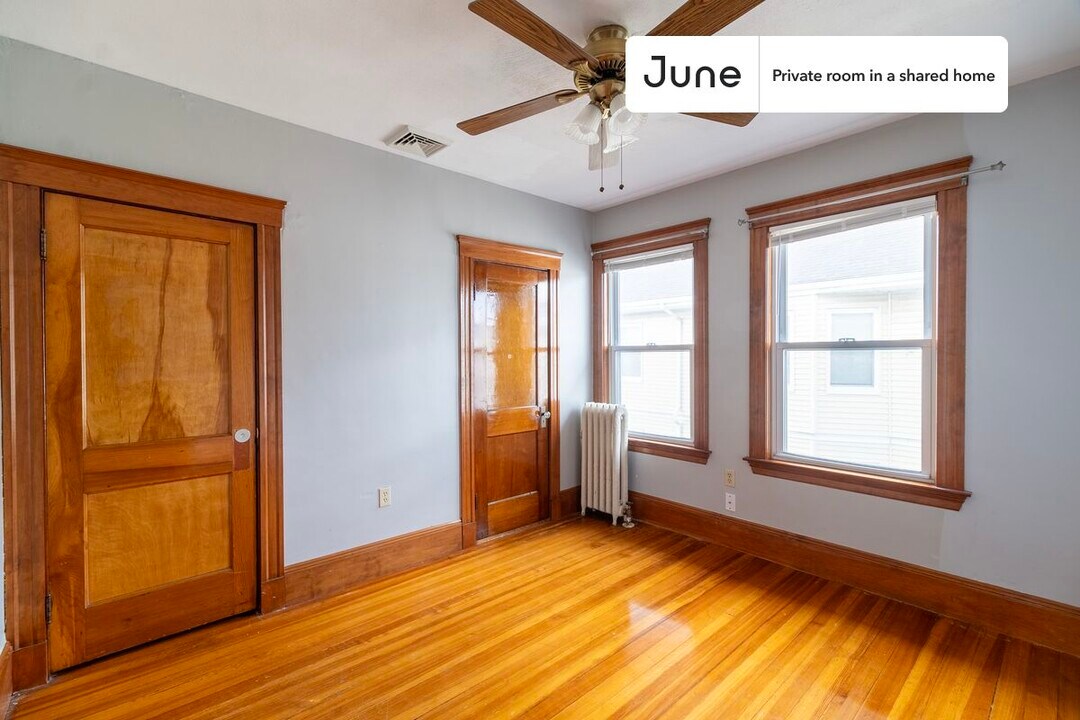 Private bedroom in 5 bed/2 bath Home in Boston, MA - Building Photo
