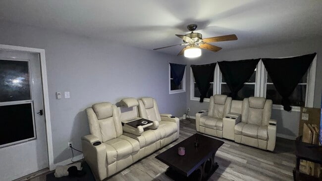 93 Elmwood Dr E in Chicago Heights, IL - Foto de edificio - Building Photo