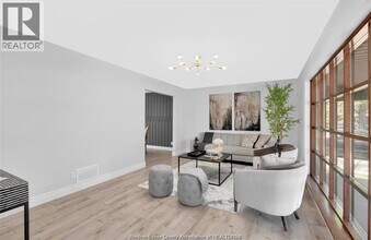 3045 Claxton Ct in Windsor, ON - Building Photo - Building Photo