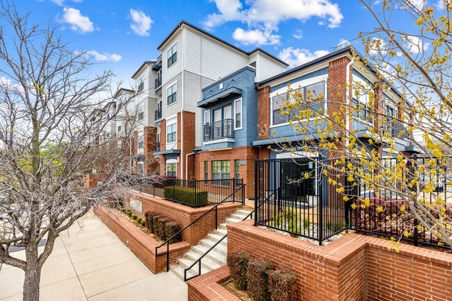 Midtown Urban in Arlington, TX - Foto de edificio - Building Photo