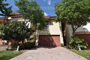 102 W Prive Cir in Delray Beach, FL - Building Photo