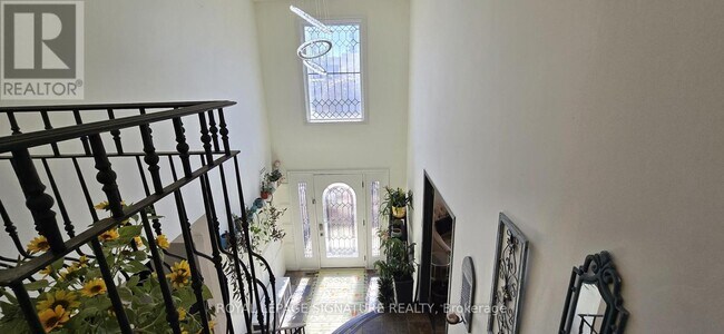 105 Ashton Rd in Newmarket, ON - Building Photo - Building Photo