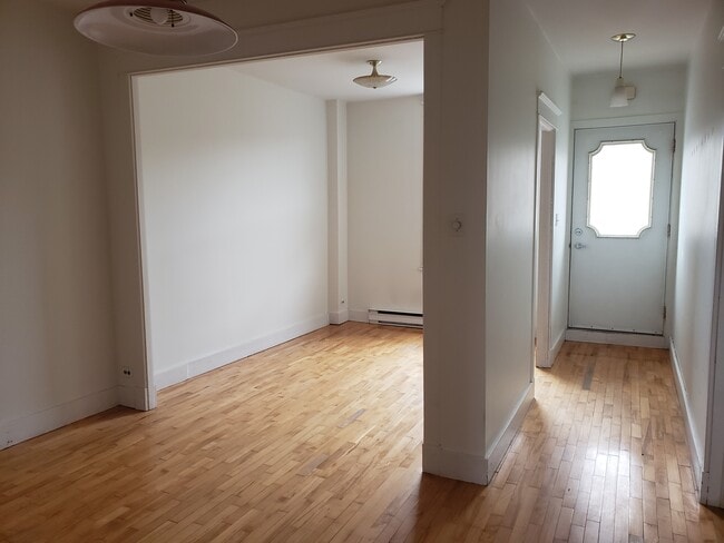 property at 275 12E Rue