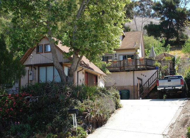 244 Cedar St in Ventura, CA - Foto de edificio - Building Photo