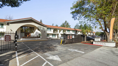 The Arches in Sunnyvale, CA - Foto de edificio - Building Photo