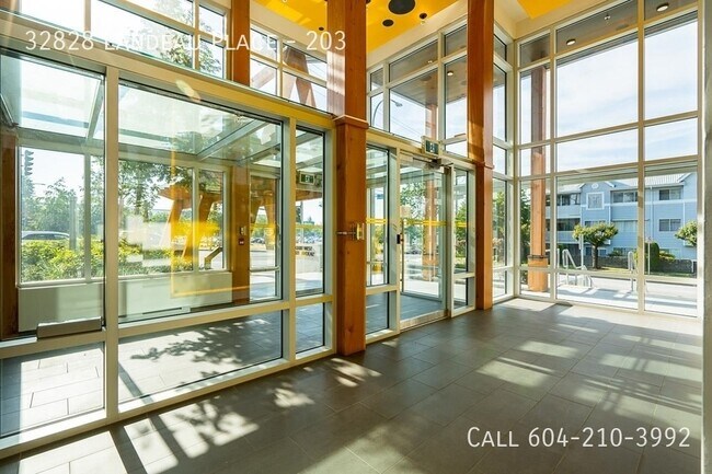 32828 Landeau Pl in Abbotsford, BC - Building Photo - Building Photo