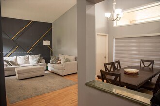 216 E Bayridge Dr in Weston, FL - Building Photo - Building Photo
