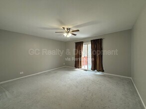 1121 Southbridge Ln in Schaumburg, IL - Building Photo - Building Photo