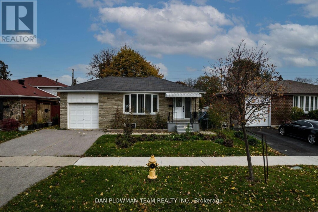 7 Berkham Rd in Toronto, ON - Building Photo