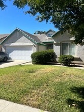 1578 Kings Way in Lemoore, CA - Building Photo - Building Photo