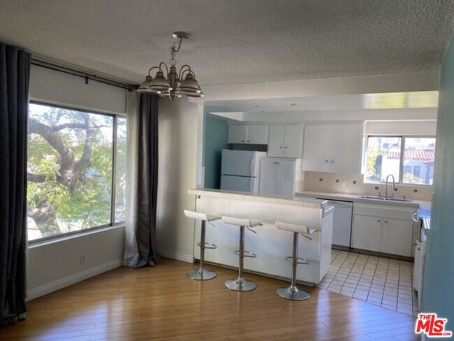 8704 Gregory Way in Los Angeles, CA - Building Photo - Building Photo
