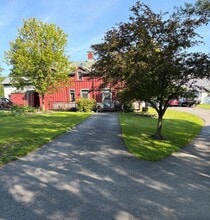 30 Pilgrim Corners Rd in Middletown, NY - Foto de edificio - Building Photo