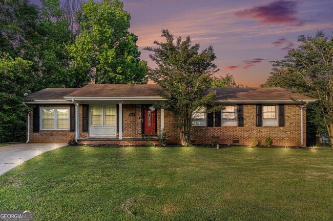 property at 2958 Holcomb Ct