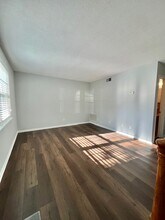1002 Willow Dr, Unit 26 in Chapel Hill, NC - Foto de edificio - Building Photo