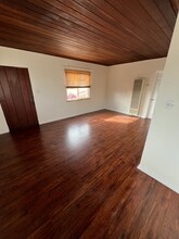 7545 La Jolla Blvd in San Diego, CA - Foto de edificio - Building Photo